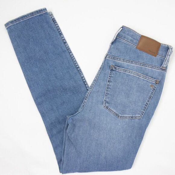 Madewell 10" High-Rise Skinny Crop Jeans in Welling Wash: Summerweight Edition - Picture 15 of 16